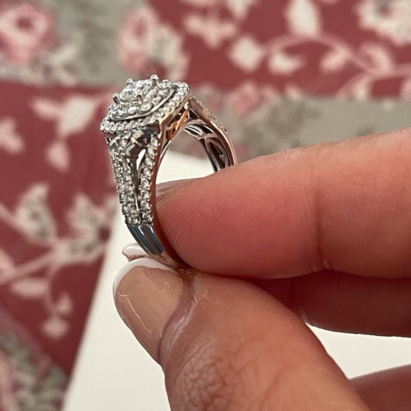 WEDDING RING SET - Picture 5 of 16